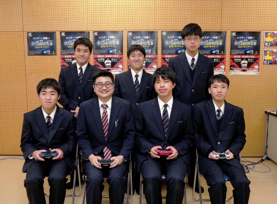 小林西高等学校 eスポーツ部の部員の写真