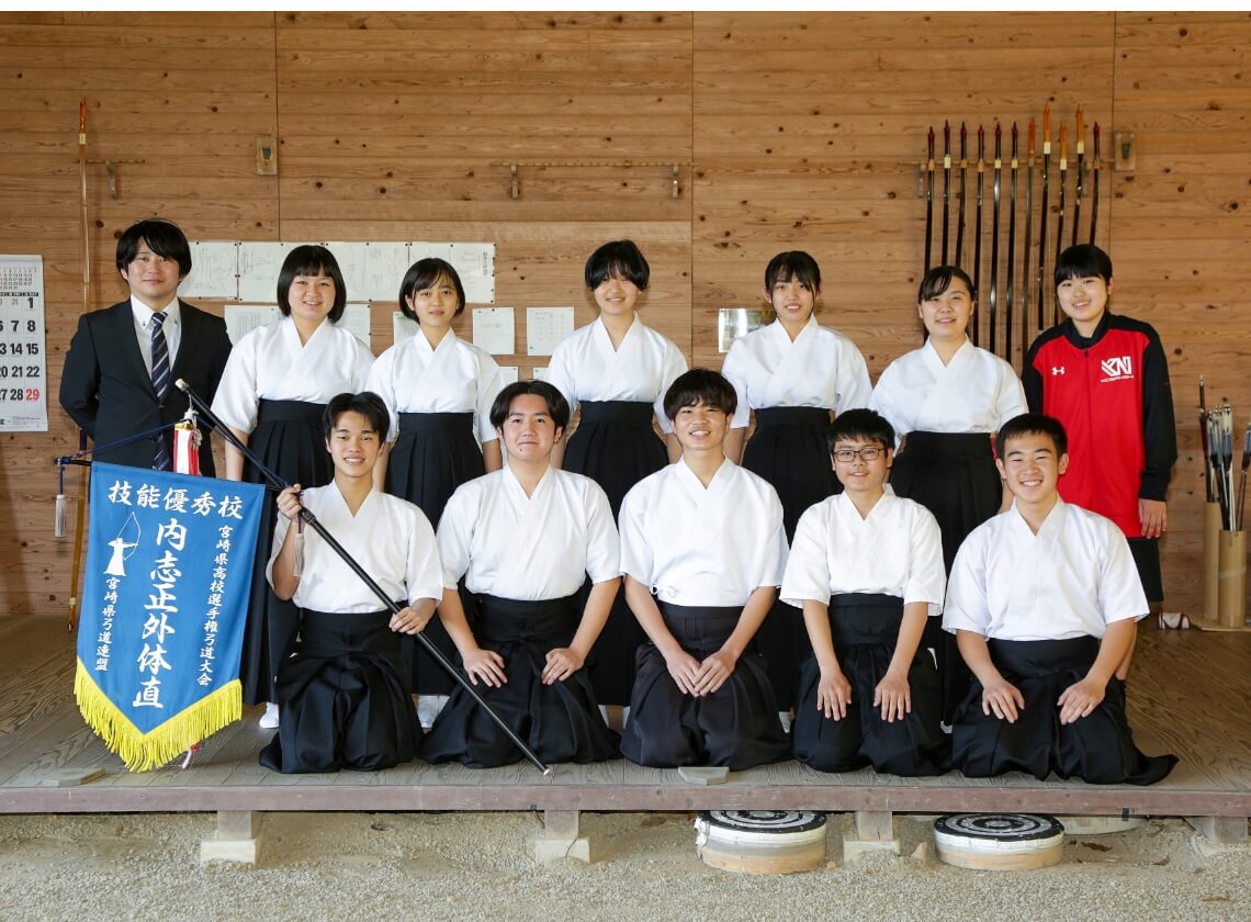 小林西高等学校 弓道部の部員の写真