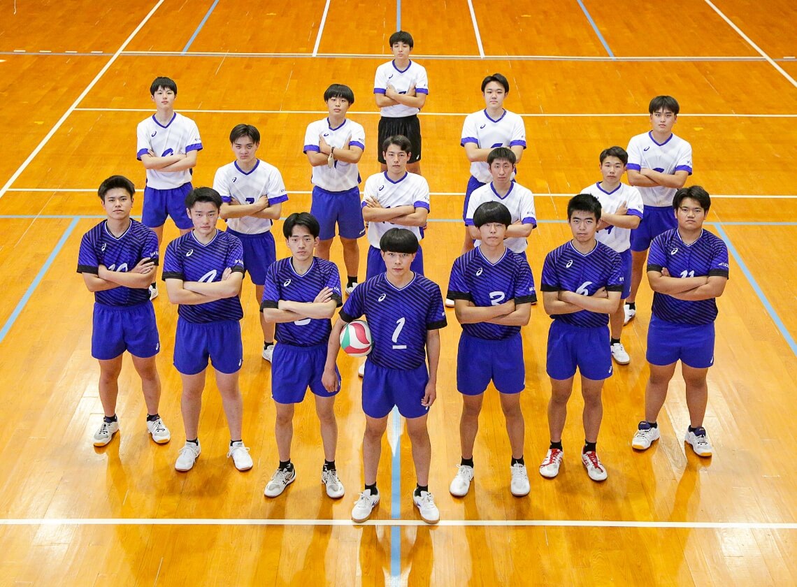小林西高等学校 男子バレーボール部の部員の写真