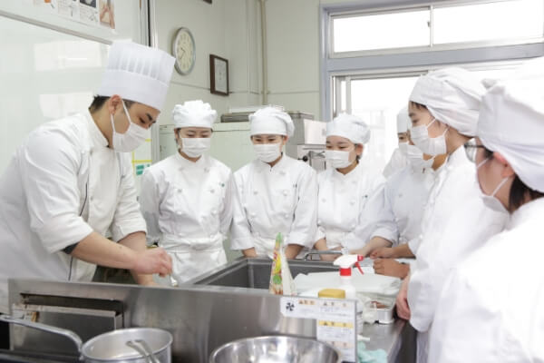 小林西高等学校 調理科の授業の写真